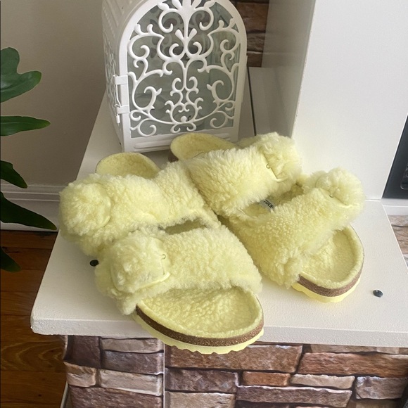 Birkenstock Shoes - 🆕 Birkenstock Arizona Big Buckle Teddy Shearling Sandals